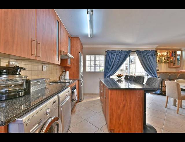 3 BEDROOM TOWNHOUSE FOR SALE IN WILGEHEUWEL